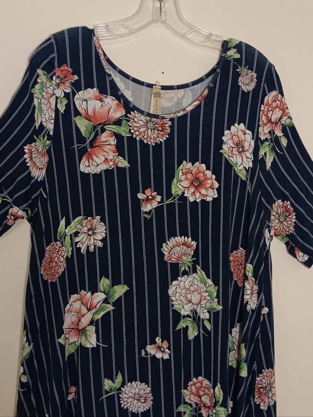 Lu Laroe T Womens Tunic Top Brand Name Is Jesse And J Made In Mexico.  Size 2x.